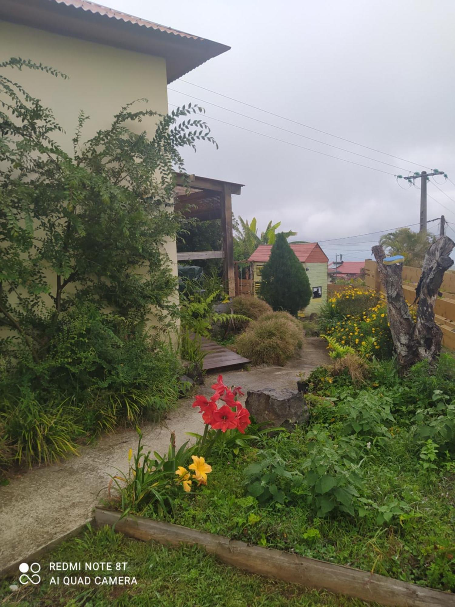 Petit Appartement Dans Une Maison Individuelle Le Tampon Exteriör bild
